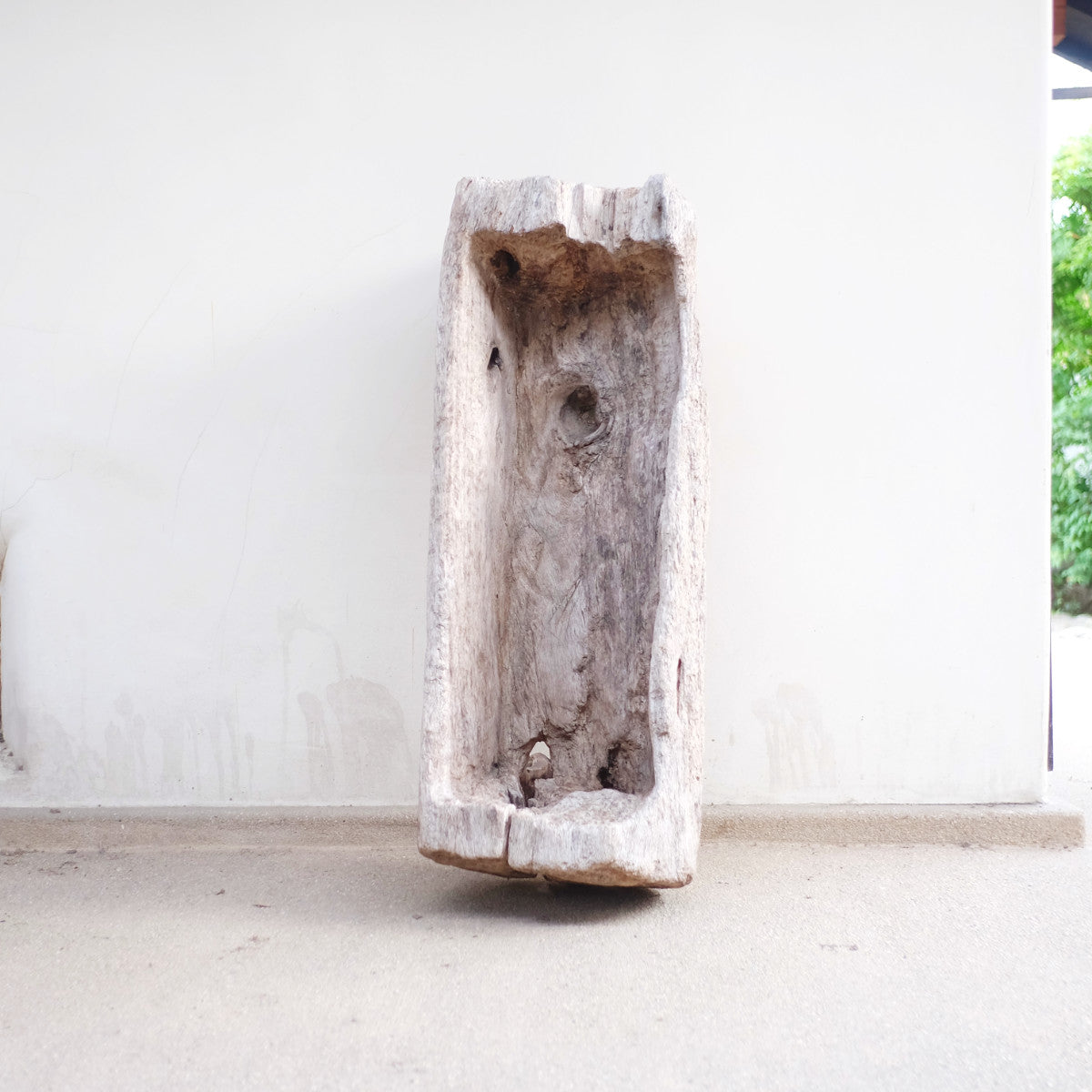 Wooden Manger 飼い葉桶