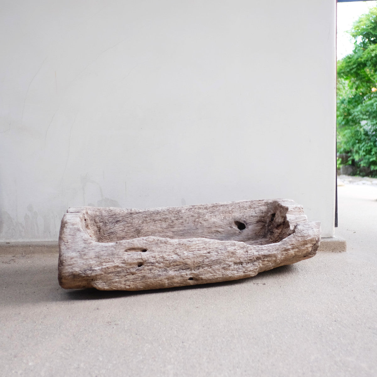 Wooden Manger 飼い葉桶
