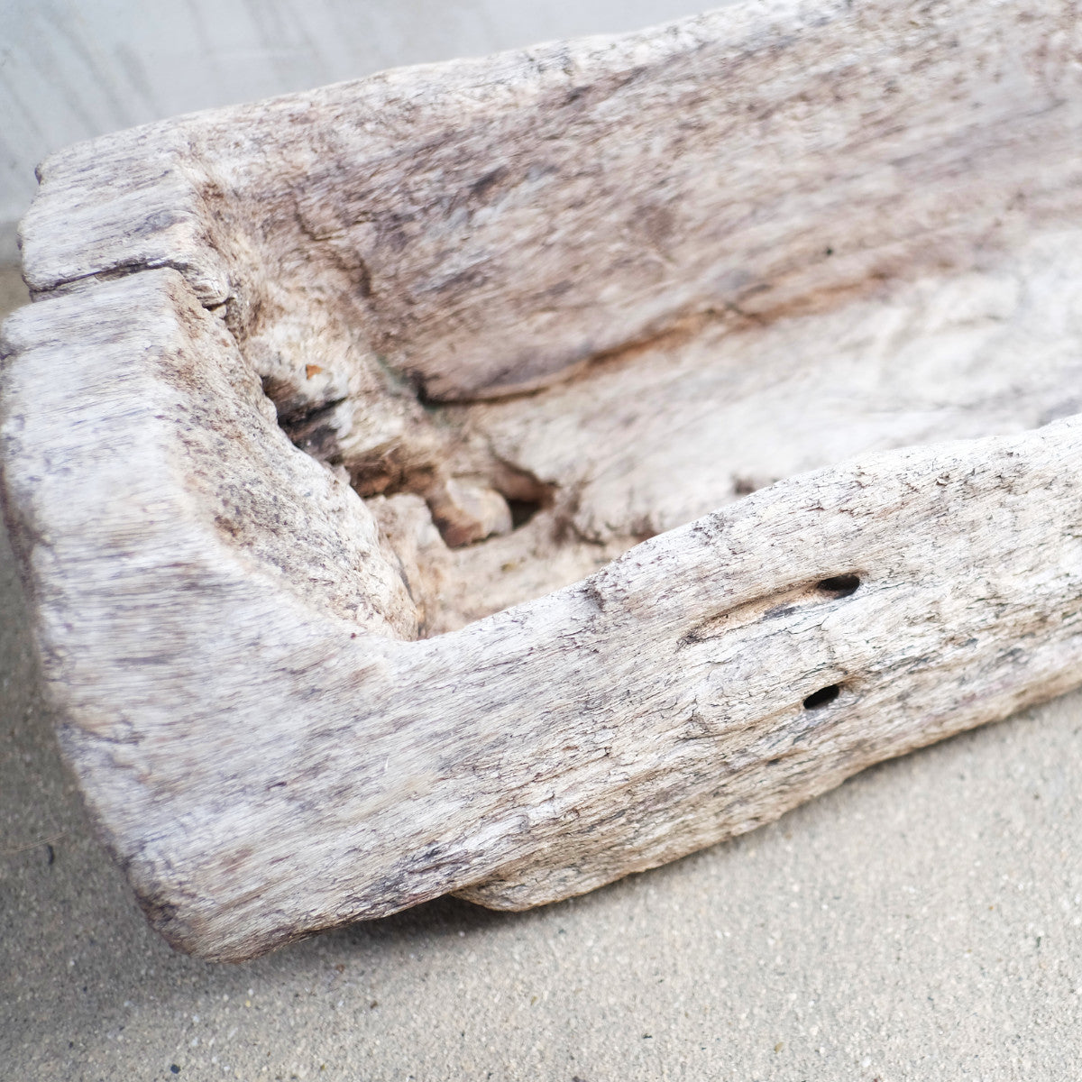Wooden Manger 飼い葉桶
