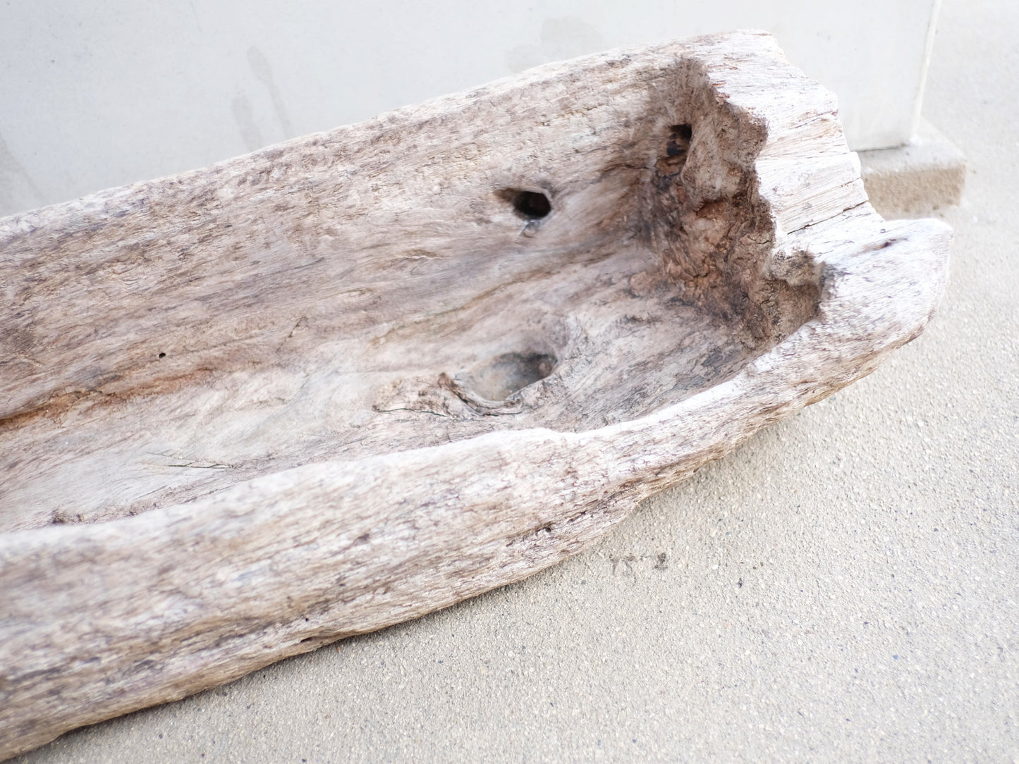Wooden Manger 飼い葉桶
