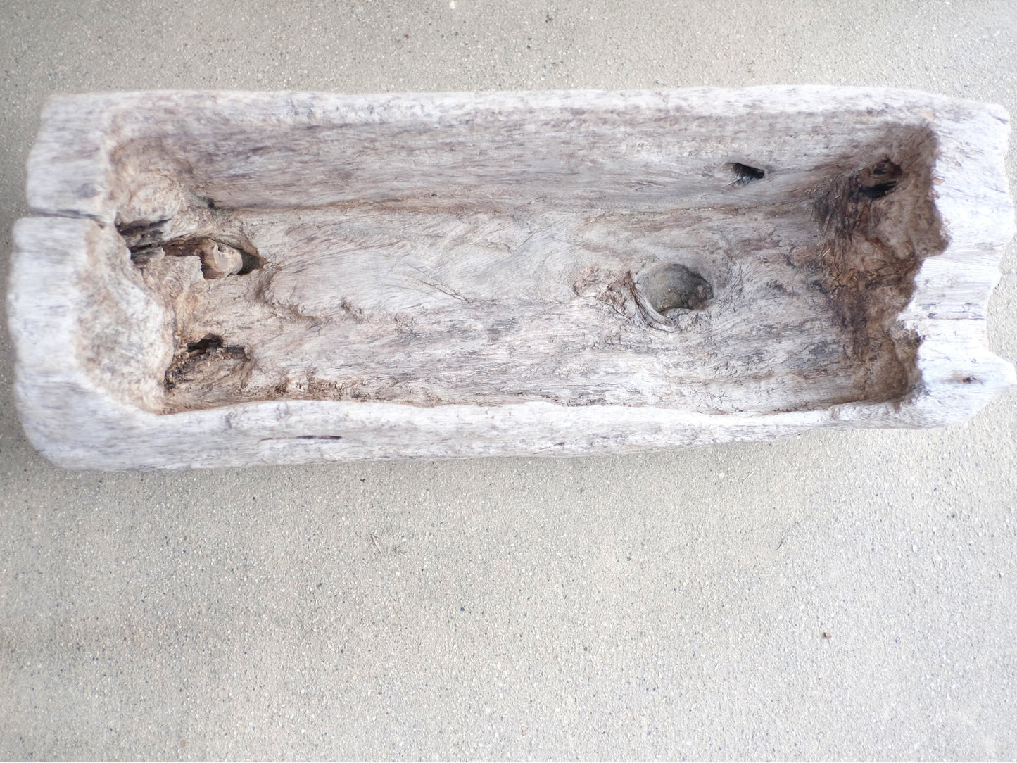 Wooden Manger 飼い葉桶