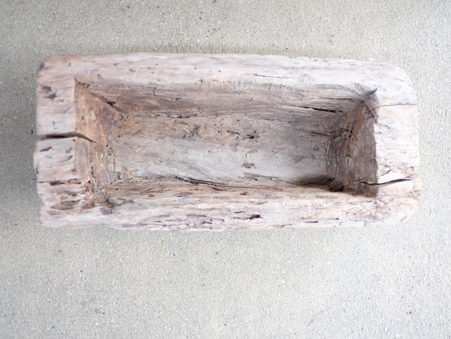 Wooden Manger 飼い葉桶
