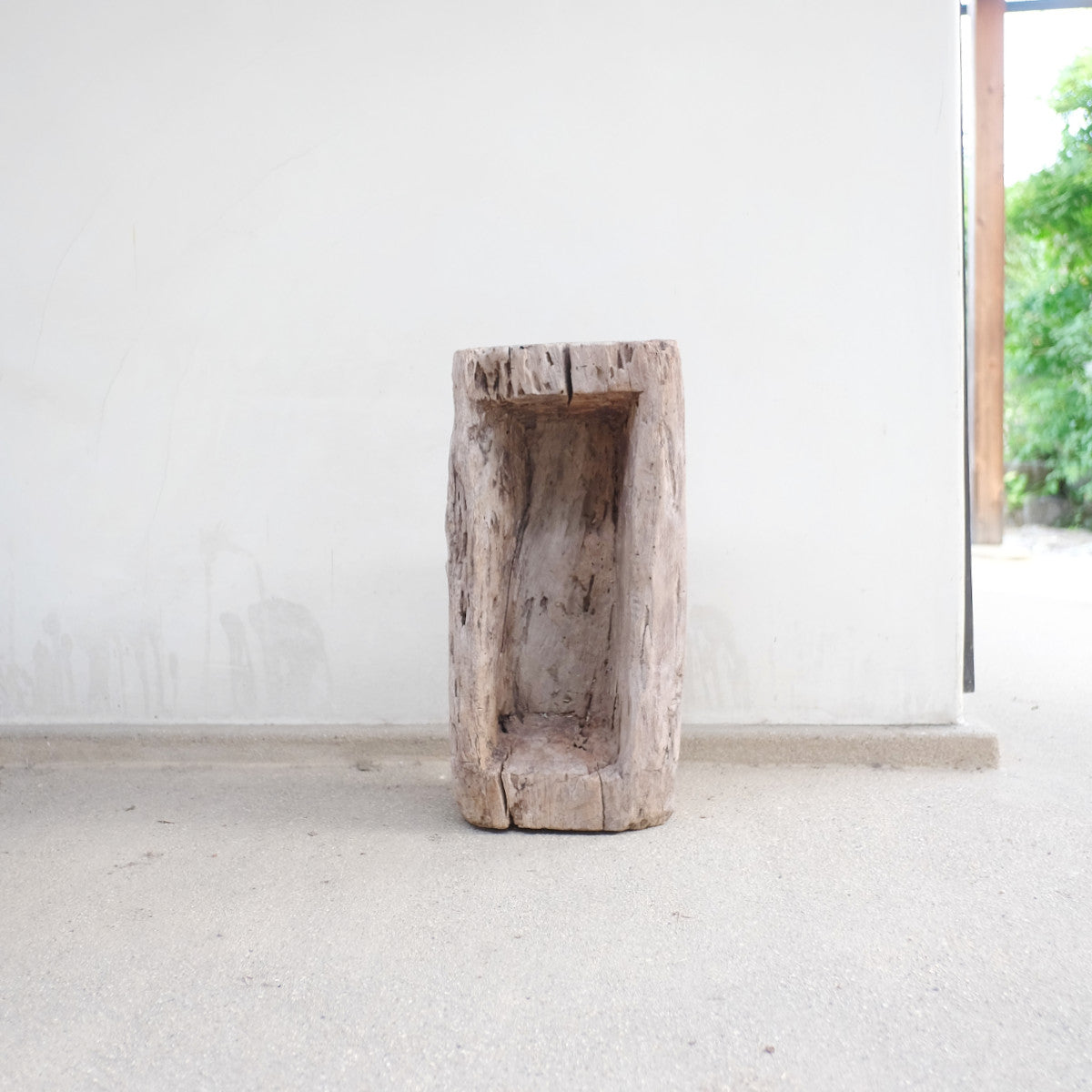 Wooden Manger 飼い葉桶