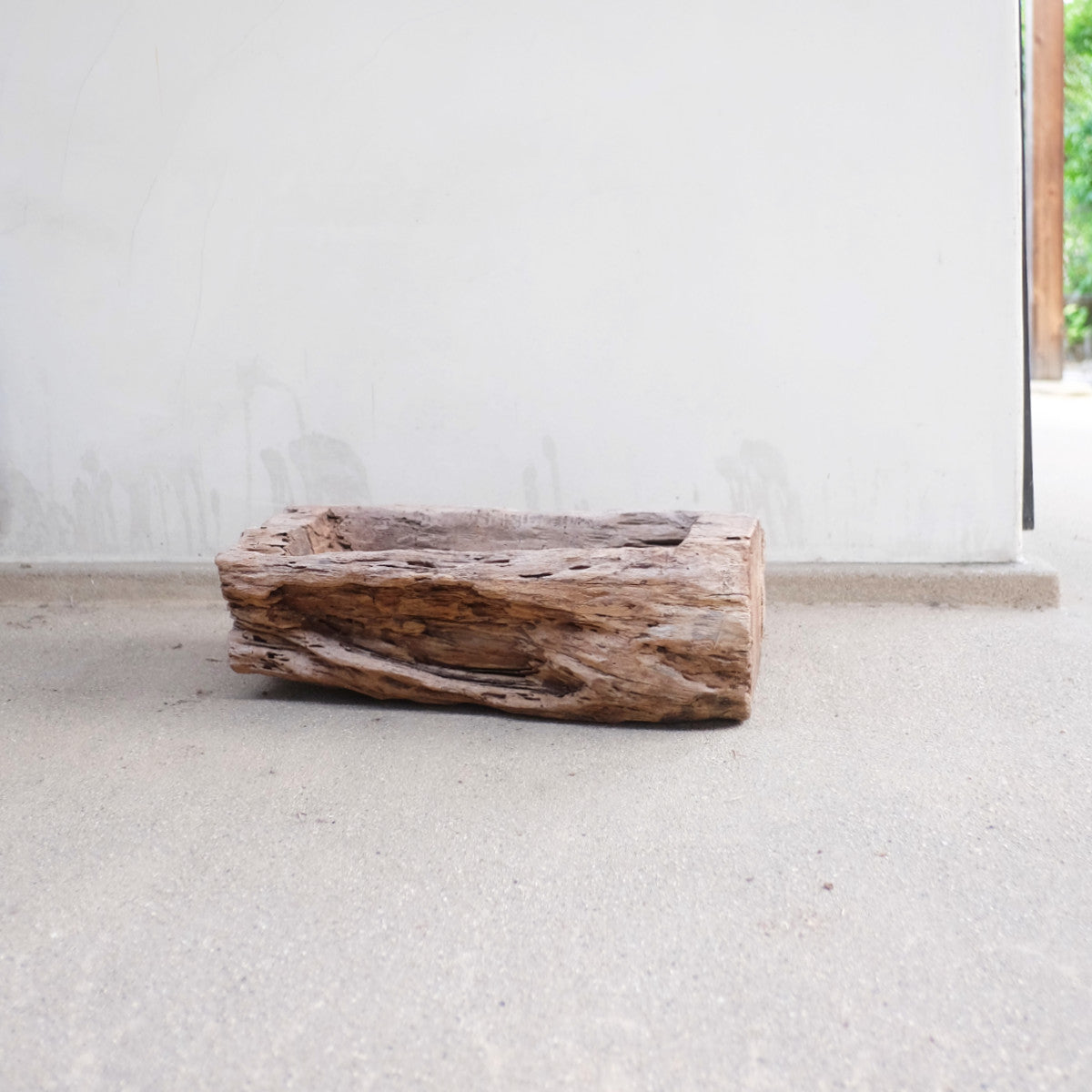 Wooden Manger 飼い葉桶